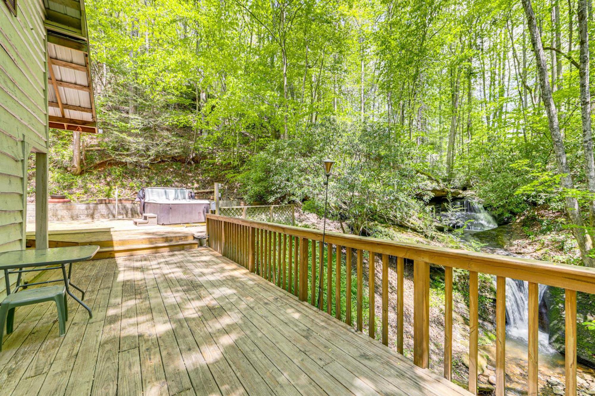 Bryson City Cottage With Hot Tub And Waterfall Views! المظهر الخارجي الصورة